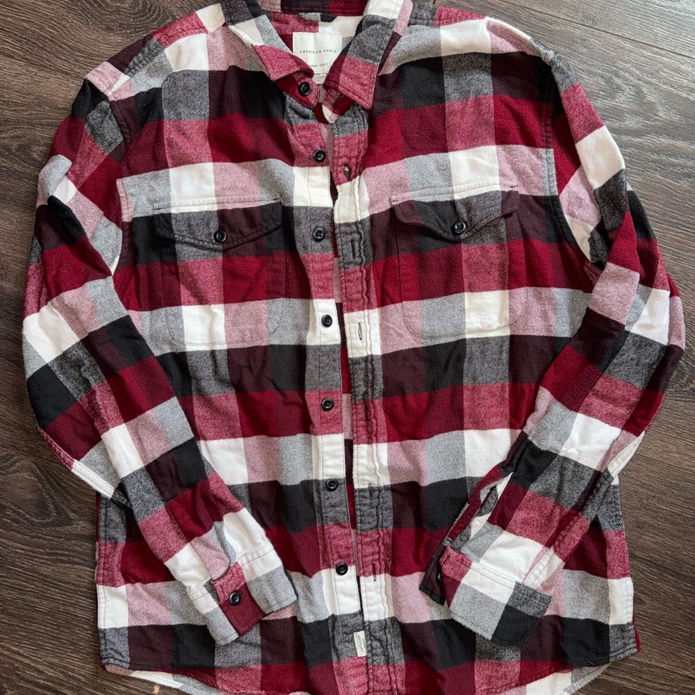 American Eagle Outfitters Super Soft Men’s Red and Black Checkered Shirt